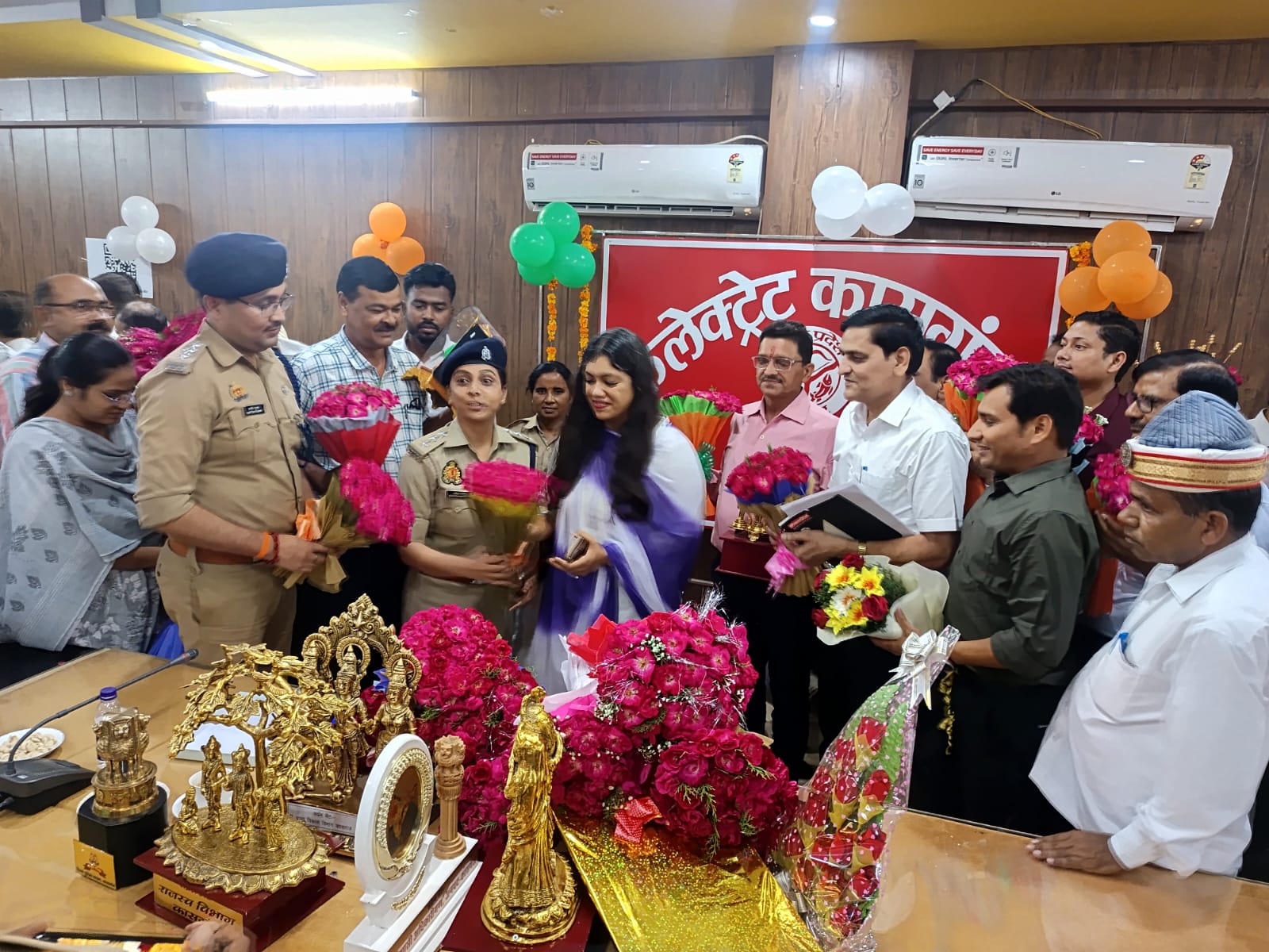 कासगंज जिलाधिकारी को दी गई भावभीनी विदाई