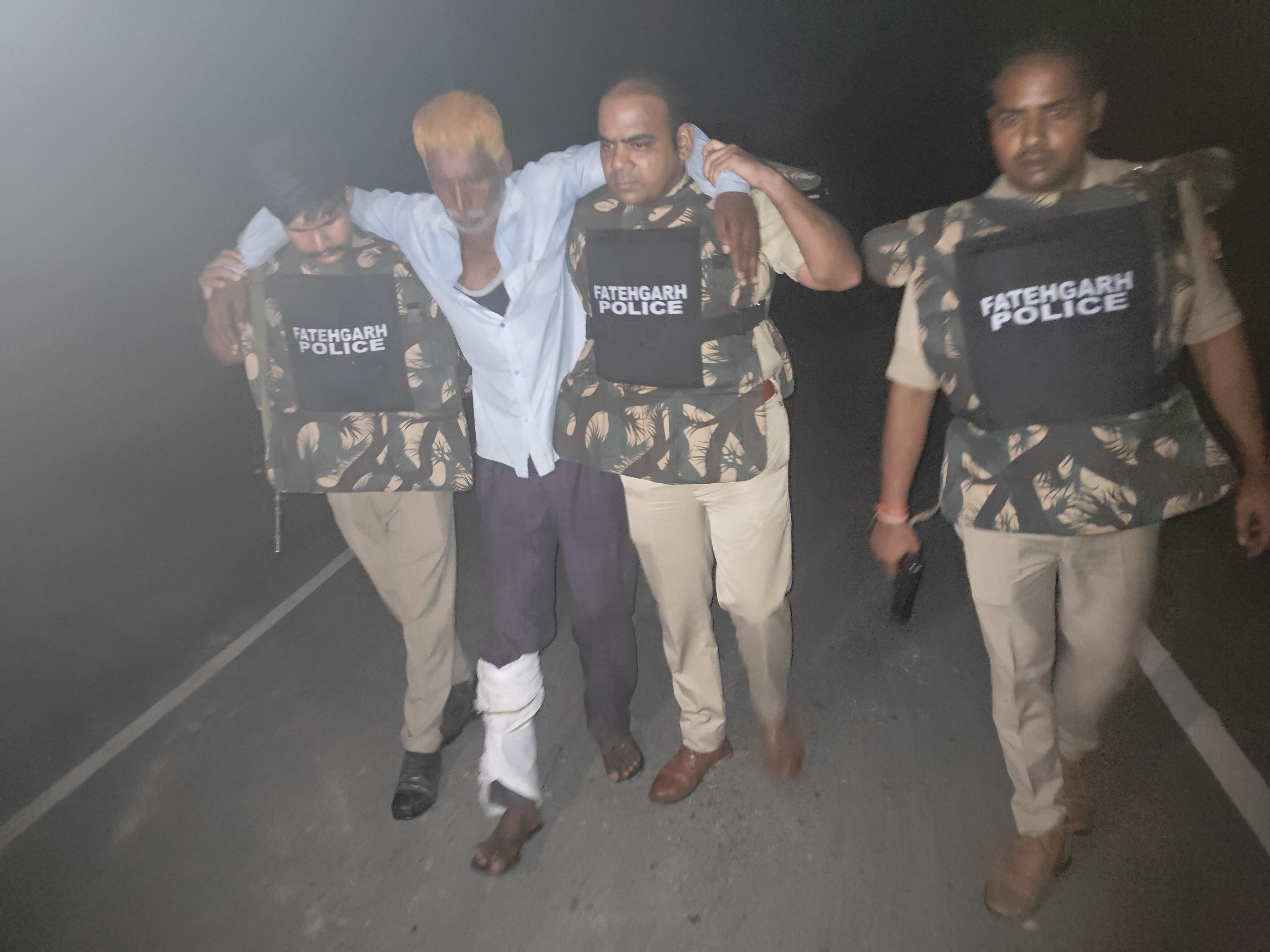 फर्रुखाबाद:शमसाबाद मुठभेड़ में गौकशी के दो आरोपी गिरफ्तार, एक घायल