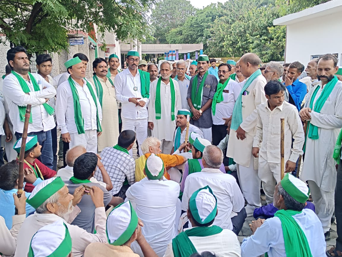 फर्रुखाबाद:चकबंदी को लेकर भारतीय किसान यूनियन का धरना समाप्त, प्रशासन से बनी सहमति