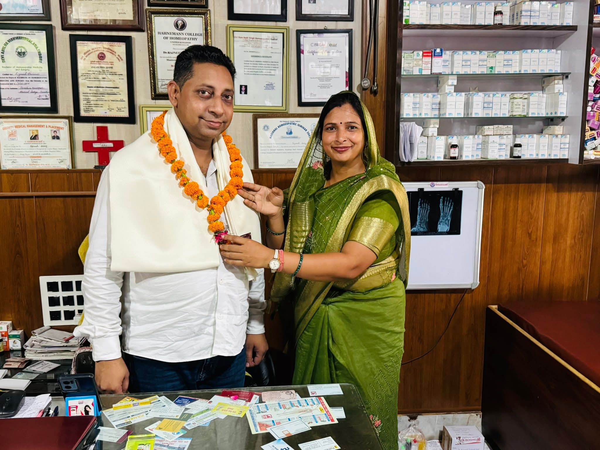 कन्नौज:डाक्टर्स डे पर जिला पंचायत अध्यक्ष ने किया वरिष्ठ चिकित्सकों का सम्मान।