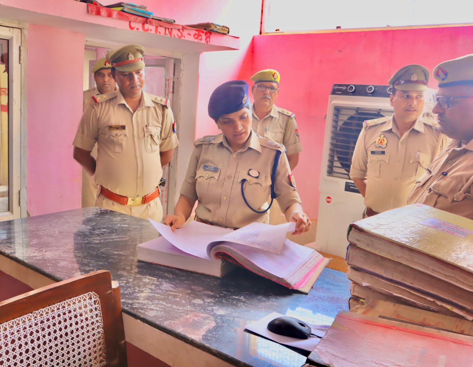 फर्रूखाबाद:थाना नवाबगंज का पुलिस अधीक्षक ने किया औचक निरीक्षण, दिए आवश्यक दिशा-निर्देश
