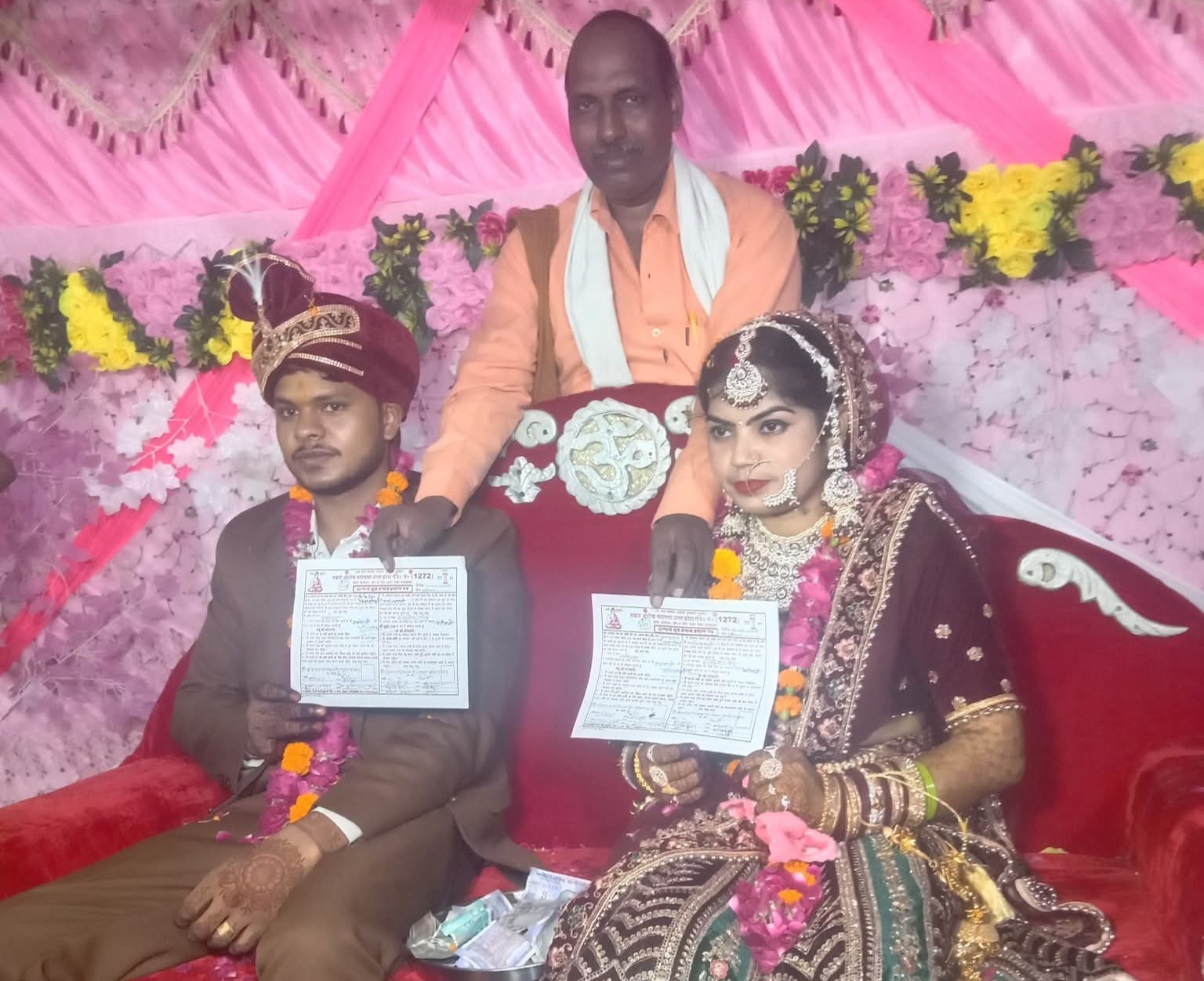 फर्रुखाबाद:बौद्ध रीति से एकांश शाक्य और विनीता शाक्य का वैवाहिक संस्कार सम्पन्न।