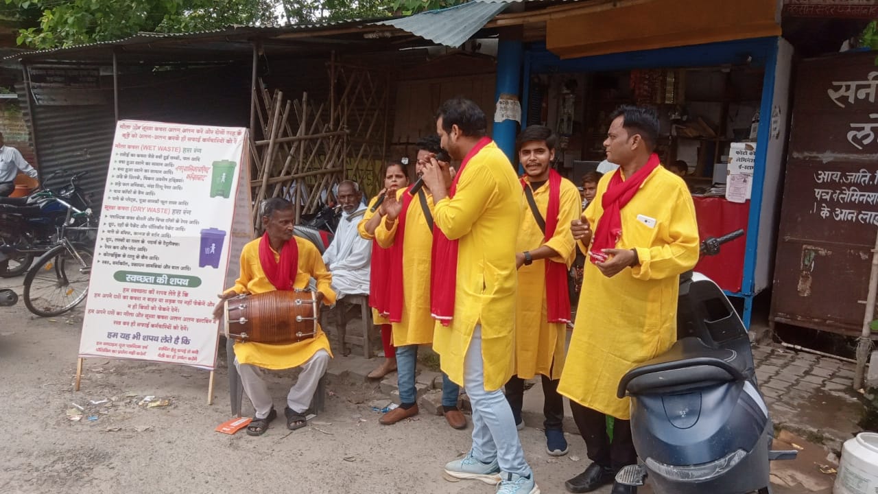 फर्रूखाबाद:स्वच्छता के लिए फर्रुखाबाद में जन-जागरूकता कार्यक्रम का आयोजन, नुक्कड़ नाटक से दिया गया साफ-सफाई का संदेश।