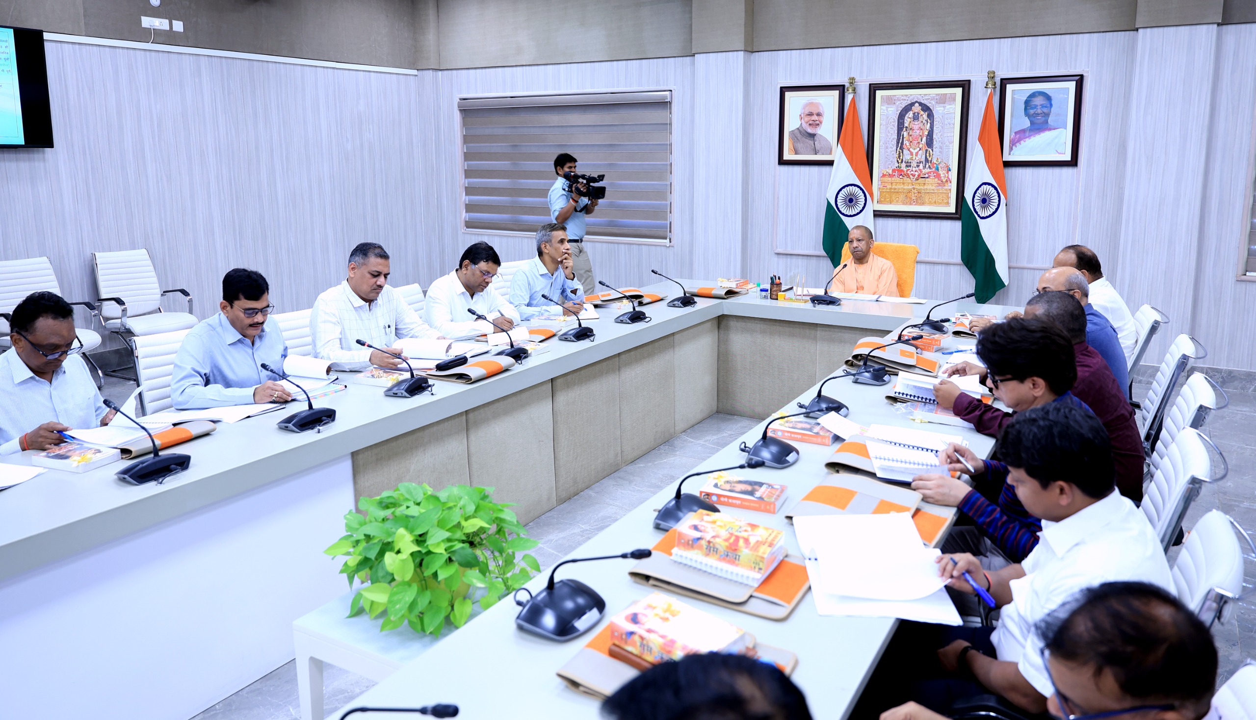 लखनऊ:मुख्यमंत्री योगी आदित्यनाथ का मानवीय कदम, मण्डियों में ‘शबरी कैण्टीन’ की स्थापना का ऐलान।