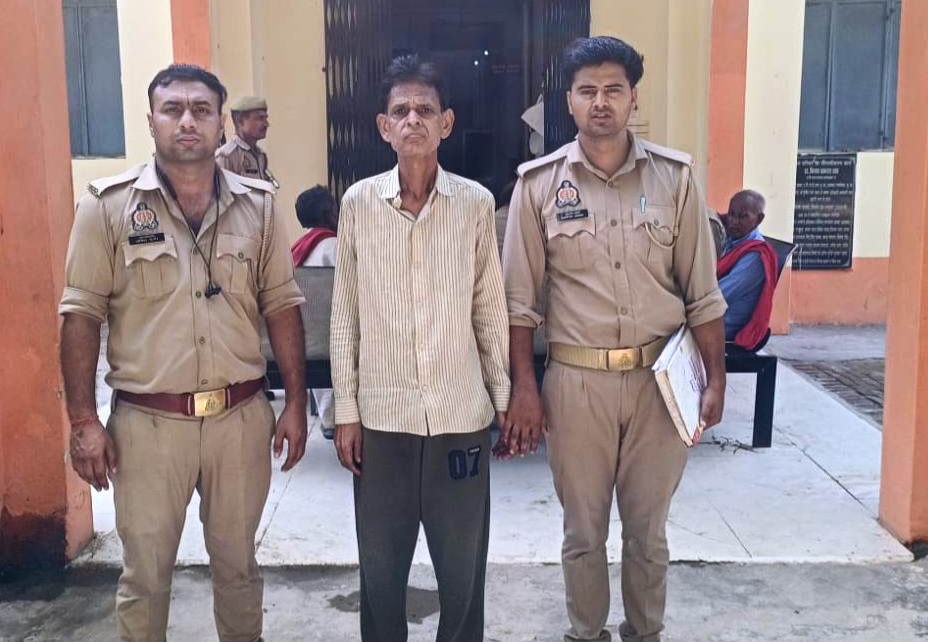फर्रुखाबाद:जमीन जालसाजी के मामले में फर्जी वोटर आईडी के साथ वांछित अभियुक्त गिरफ्तार