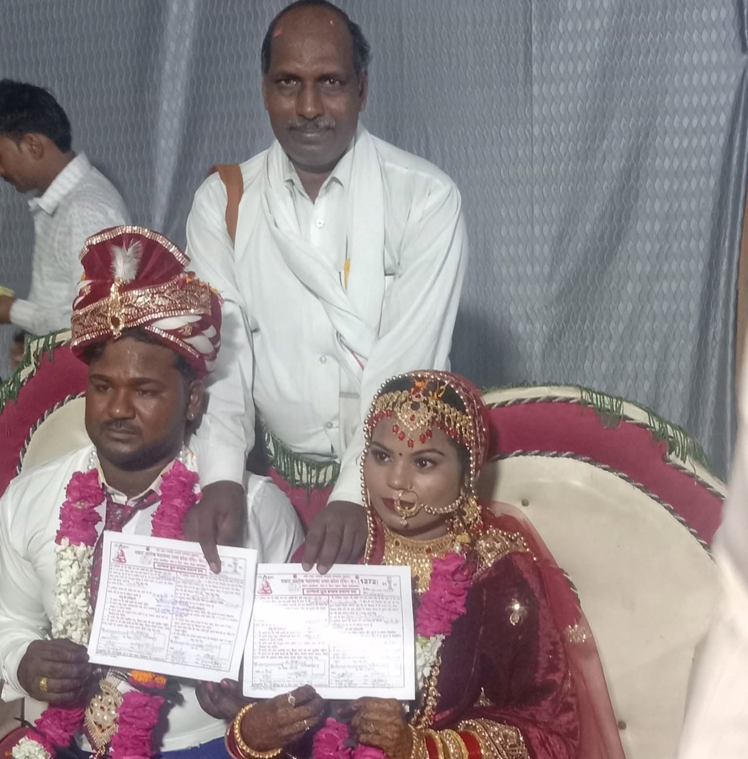 फर्रूखाबाद:बौद्ध रीति से सम्पन्न हुआ विवाह, आकाश शाक्य एवं सोनी शाक्य ने ग्रहण किया दाम्पत्य जीवन का संकल्प।