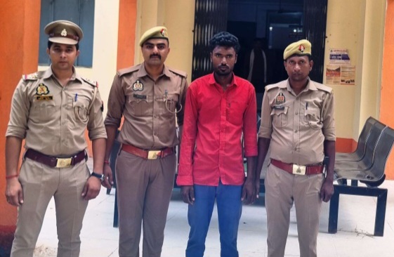 फर्रुखाबाद:24 घंटे में हत्या के आरोपी की गिरफ्तारी, पुलिस ने किया खुलासा।