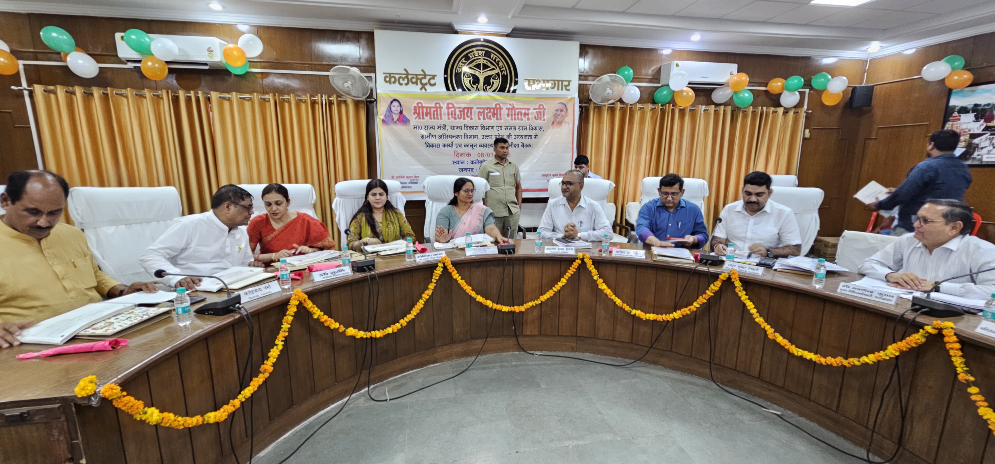 फर्रुखाबाद में राज्य मंत्री विजय लक्ष्मी गौतम ने विकास कार्यों और कानून-व्यवस्था की समीक्षा की।