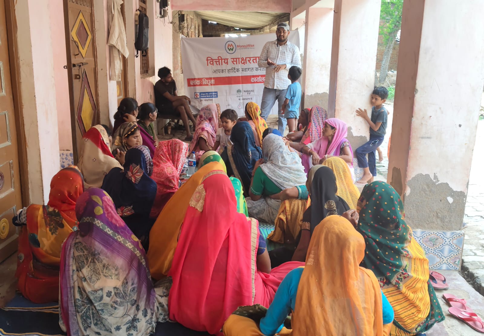 औरैया:पूर्वा लक्षीराम बना रहा है बेटियों का भविष्य सुनहरा, समृद्धि गांव के रूप में उठाया बड़ा कदम