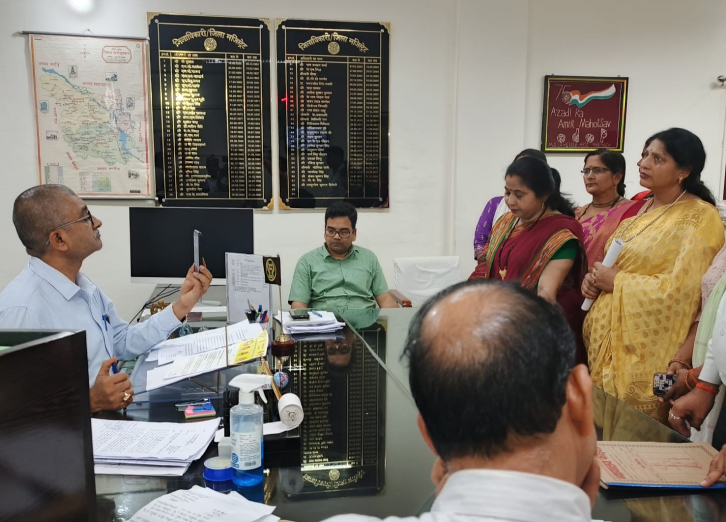 फर्रुखाबाद में जर्जर पांचालघाट पुल और बदहाल रेलवे रोड बना जन चिंता का विषय, व्यापारी आंदोलन की चेतावनी पर अड़े।