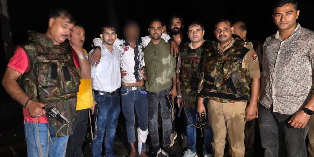 फर्रुखाबाद: पुलिस मुठभेड़ में शातिर अभियुक्त गिरफ्तार, तमंचा, मोटरसाइकिल व कारतूस बरामद
