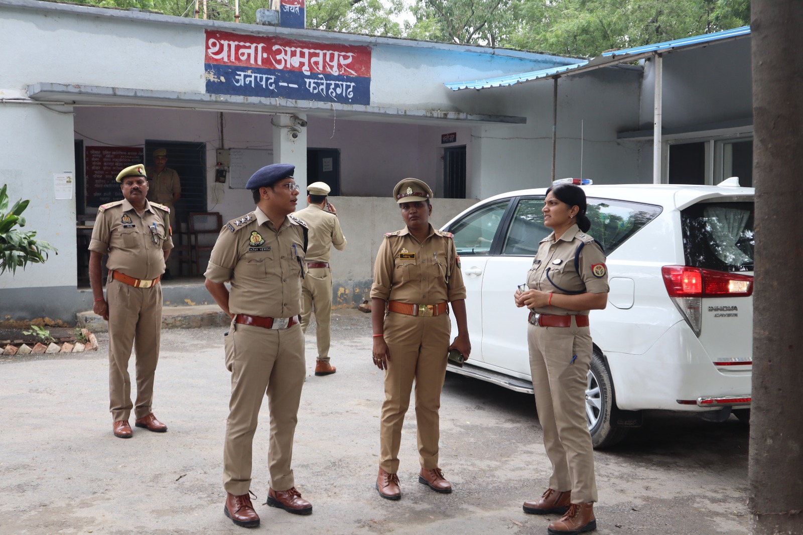 फर्रुखाबाद:थाना अमृतपुर का एसपी ने किया औचक निरीक्षण, साफ-सफाई से लेकर अपराध नियंत्रण तक दिए निर्देश।