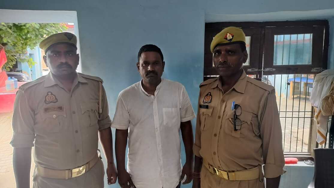 फर्रुखाबाद:धर्म परिवर्तन के प्रयास, धार्मिक अपमान व SC/ST एक्ट के आरोपी सोनू पास्टर गिरफ्तार।
