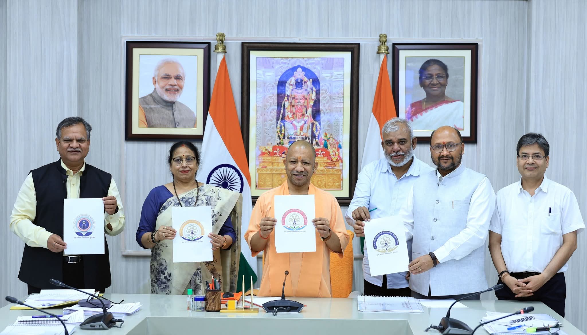लखनऊ:सीएम योगी आदित्यनाथ ने की राज्य विश्वविद्यालयों की प्रगति समीक्षा, गुरु जम्भेश्वर राज्य विश्वविद्यालय मुरादाबाद की वेबसाइट और लोगो का किया लोकार्पण।