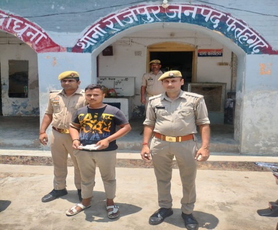 फर्रुखाबाद:वायरल वीडियो से खुली तमंचे की पोल, पुलिस ने आरोपी को किया गिरफ्तार।