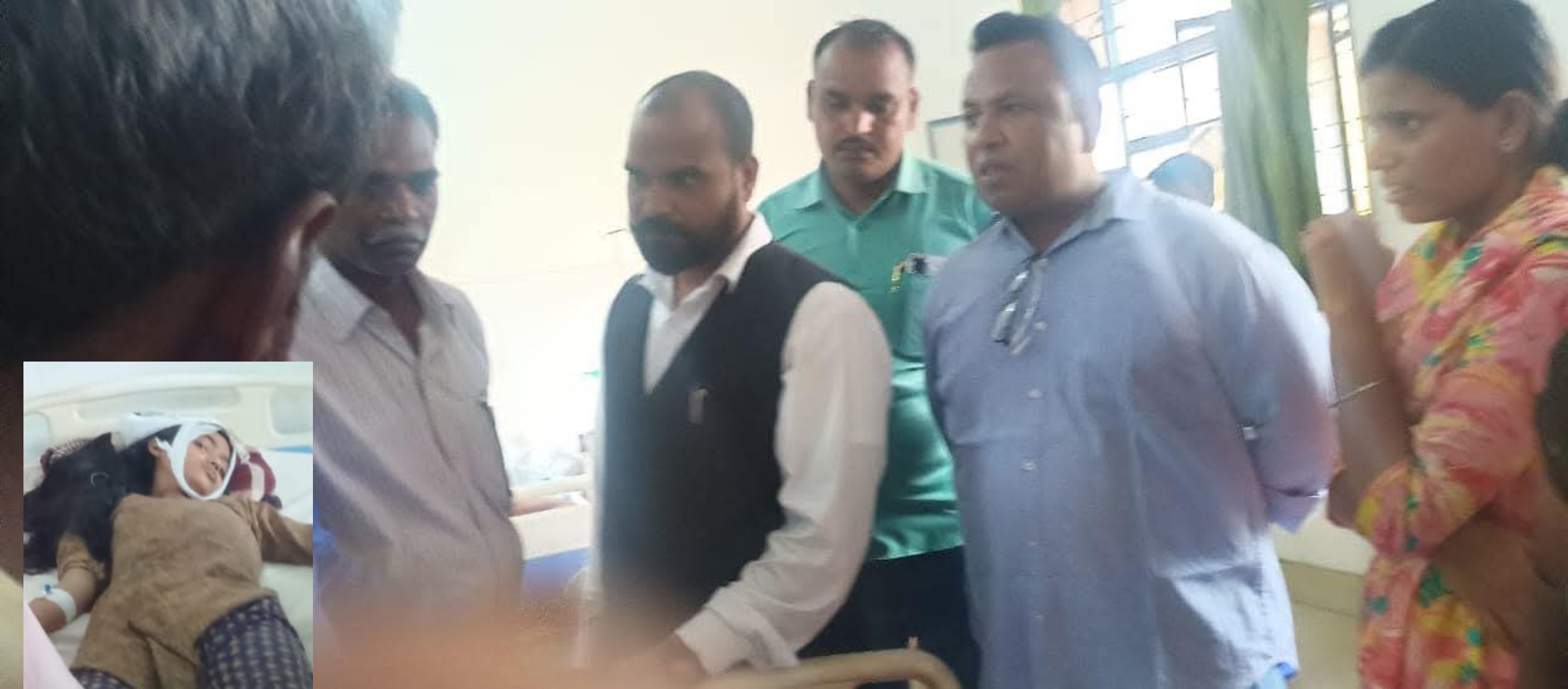 फर्रुखाबाद:पट्टी पदुमन कांड में घायल युवती का हाल जानने पहुँची जन अधिकार पार्टी की टीम, हरसंभव मदद का दिया आश्वासन।