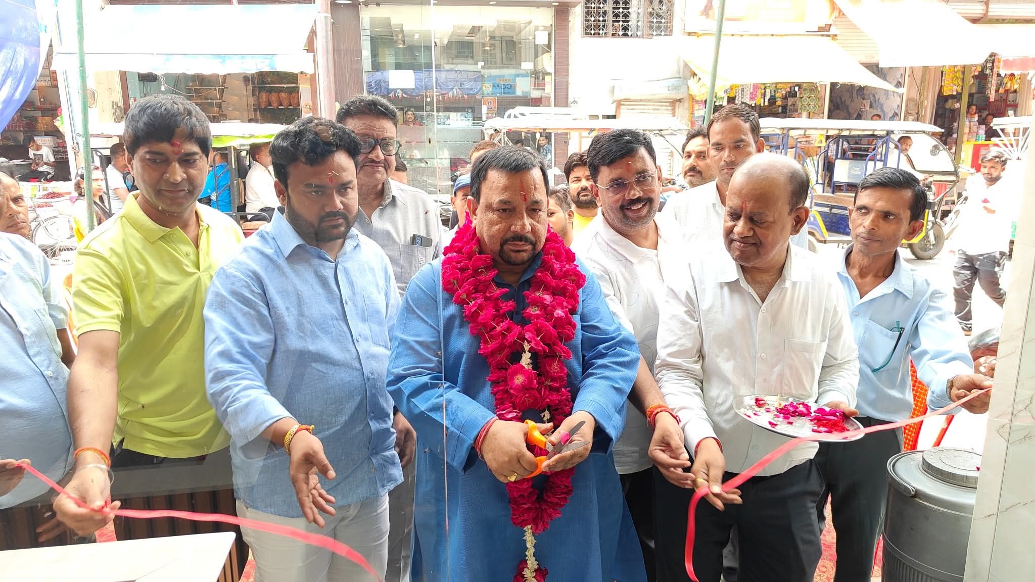 फर्रुखाबाद में "भार्गव आई केयर" प्रतिष्ठान का भव्य उद्घाटन, सांसद मुकेश राजपूत ने की शिरकत