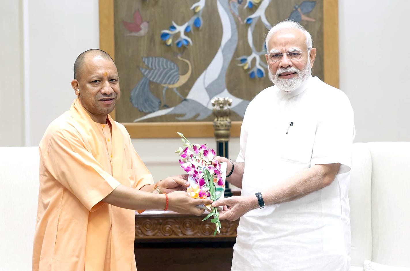 नई दिल्ली:प्रधानमंत्री नरेंद्र मोदी से मुख्यमंत्री योगी आदित्यनाथ की शिष्टाचार भेंट, आत्मीय मार्गदर्शन प्राप्त किया।