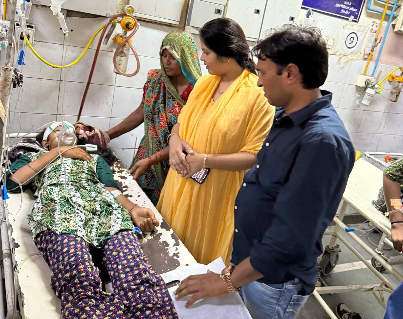 फर्रुखाबाद की दीक्षा शाक्य की हालत स्थिर, डॉ. नवल किशोर शाक्य ने कराया लखनऊ रेफर -प्रियंका शाक्य ने की न्याय की मांग