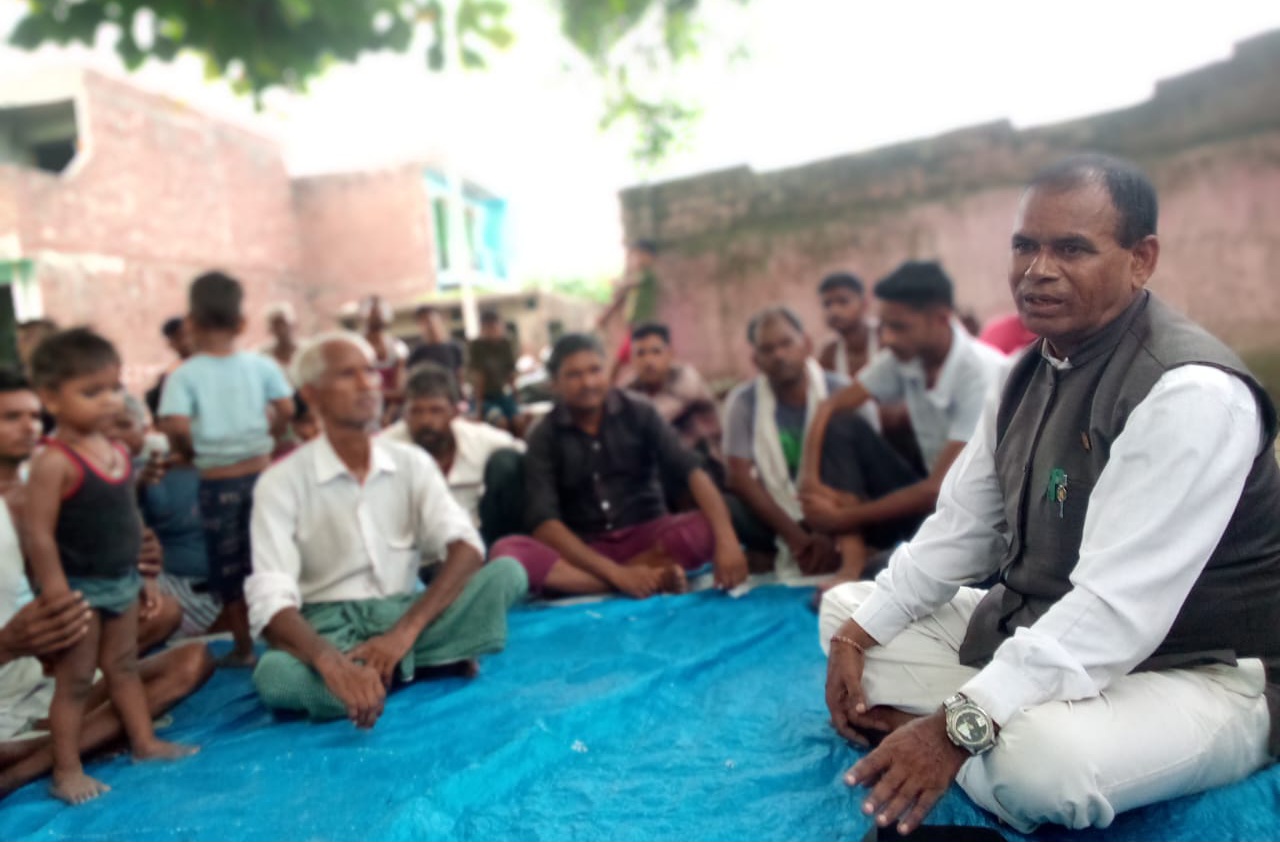 फर्रुखाबाद:चलो गांव की ओर चलें अभियान के तहत जन अधिकार पार्टी का जनसंपर्क अभियान जारी।