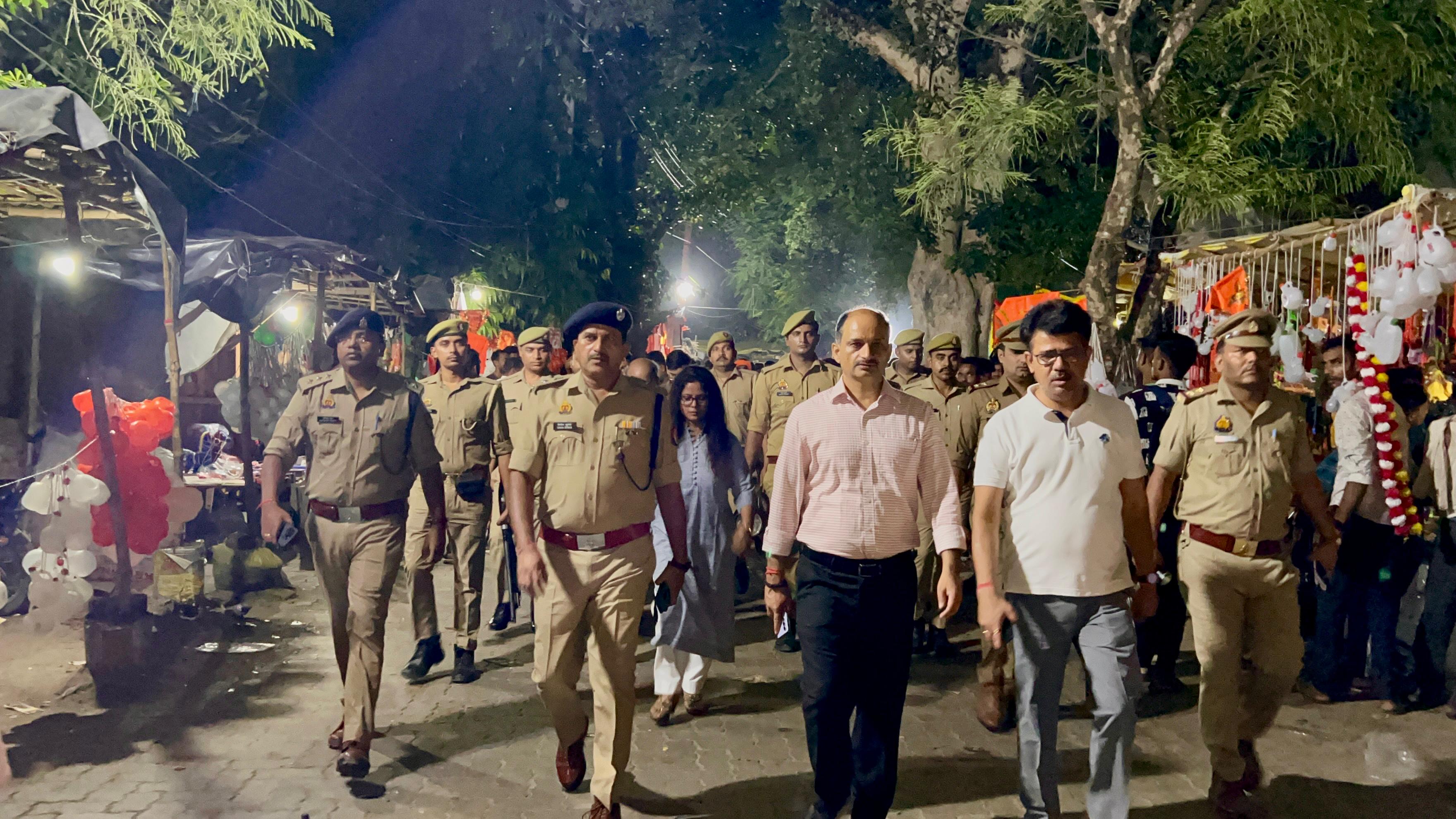 कन्नौज: श्रावण मास को जिलाधिकारी व पुलिस अधीक्षक कन्नौज ने मेहंदी घाट का किया निरीक्षण, सुरक्षा व्यवस्था का लिया जायजा