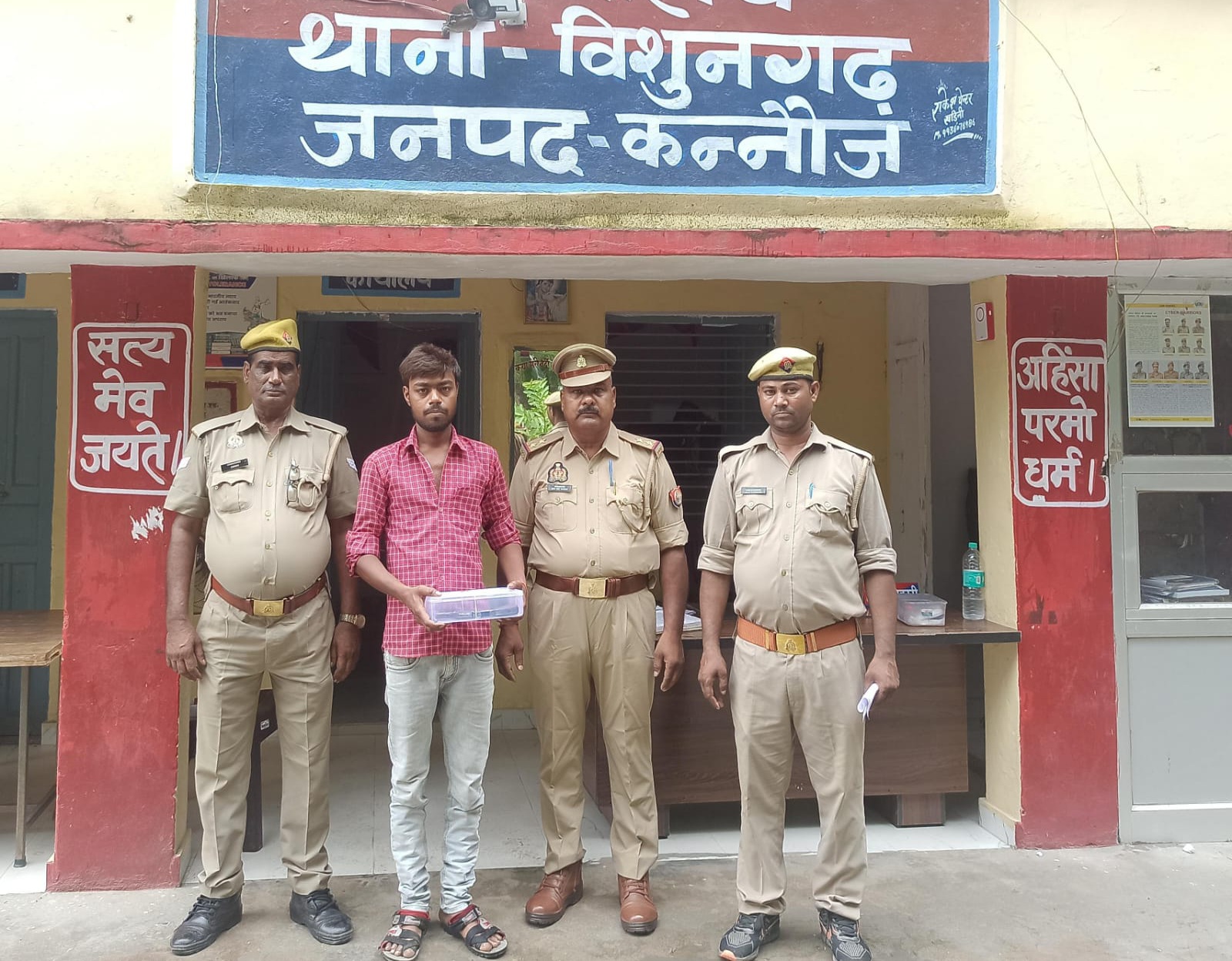 कन्नौज:विशुनगढ़ पुलिस को बड़ी सफलता,अवैध देशी तमंचे के साथ एक आरोपी गिरफ्तार