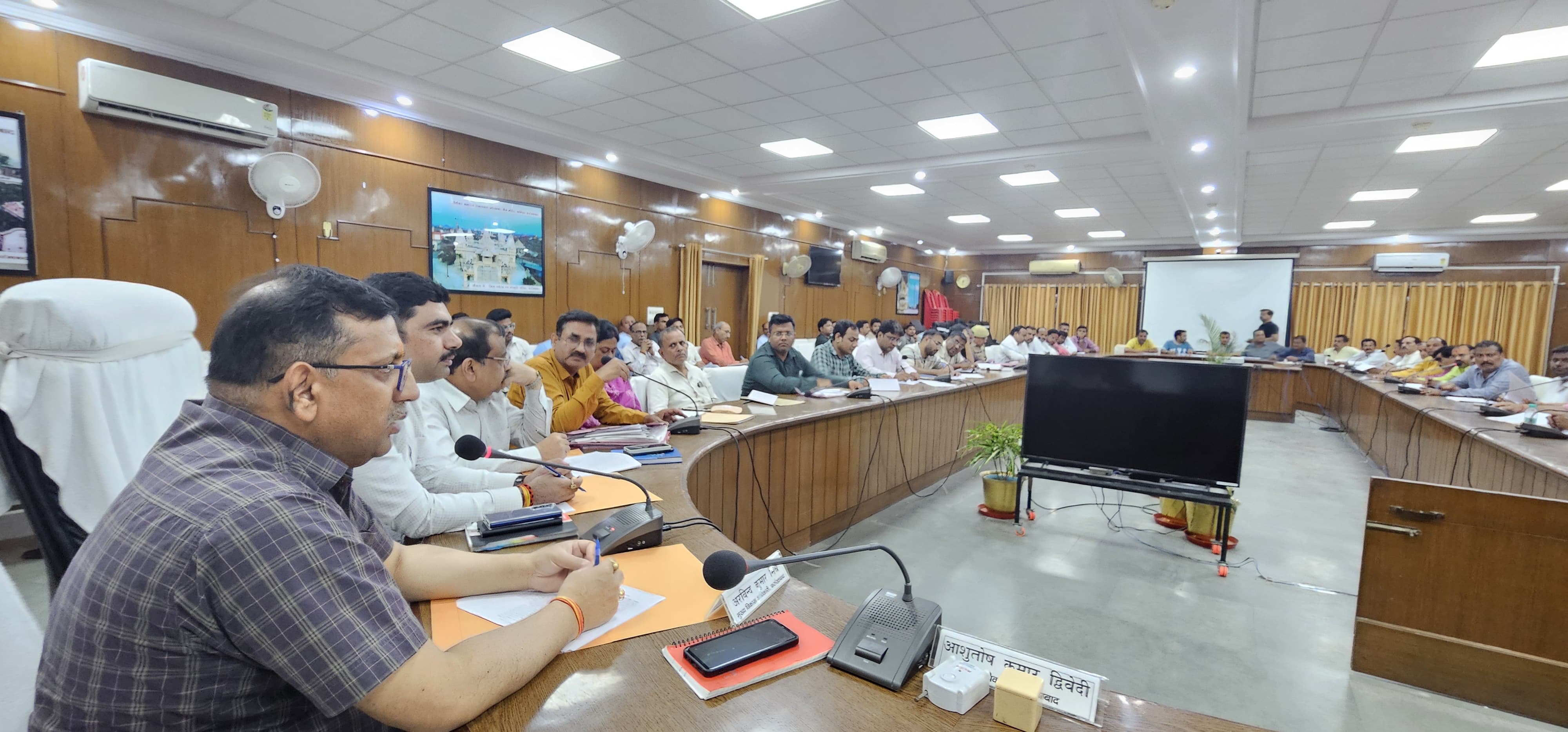 फर्रुखाबाद:जिला व्यापार बंधु की बैठक में उठे ई-रिक्शा, पार्किंग और मिलावट के मुद्दे।