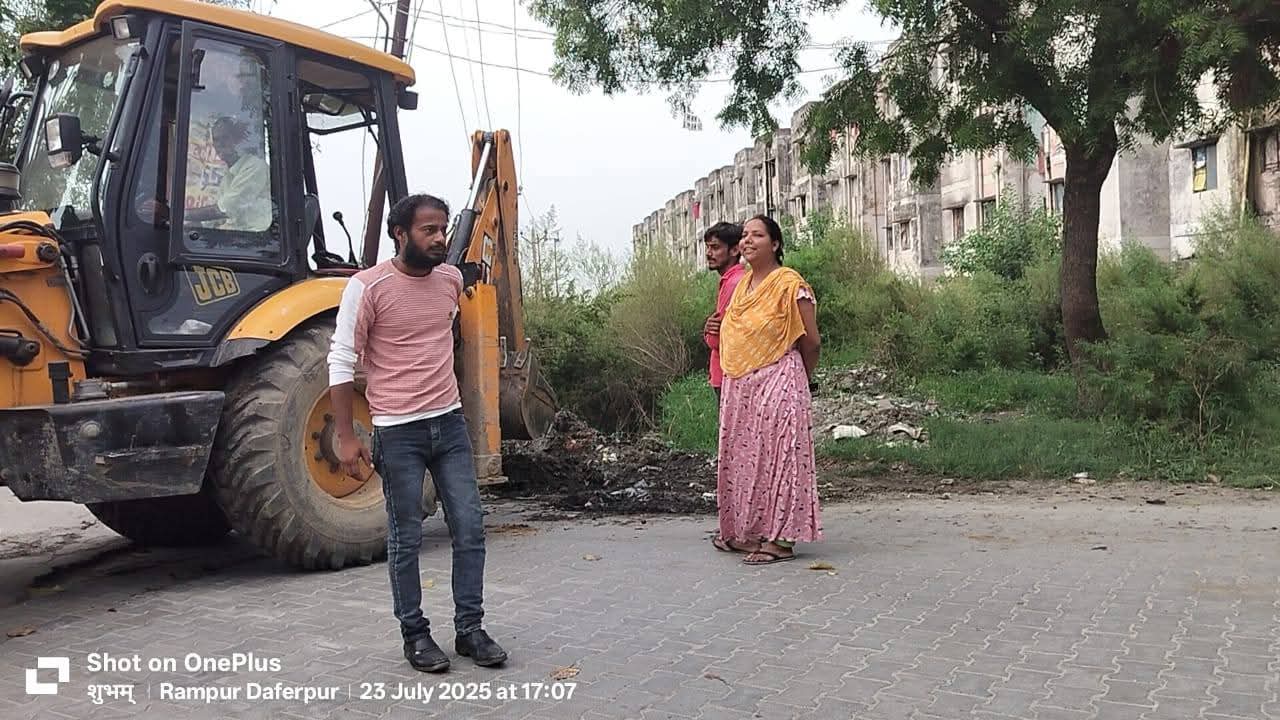फर्रुखाबाद:हैवतपुर गड़िया काशीराम कॉलोनी में चला सफाई अभियान, नालों की सफाई व कूड़ा हटाने का कार्य किया गया।