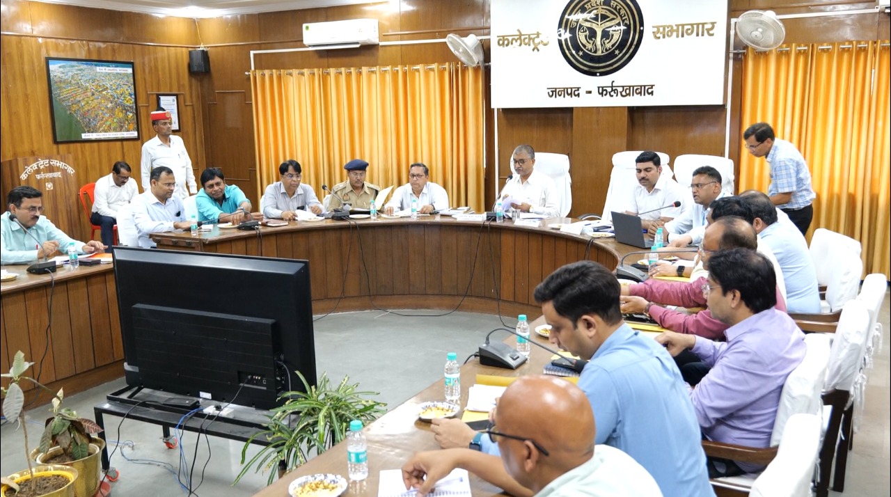 फर्रुखाबाद में समीक्षा अधिकारी / सहायक समीक्षा अधिकारी परीक्षा 2023 के सफल आयोजन हेतु बैठक सम्पन्न।
