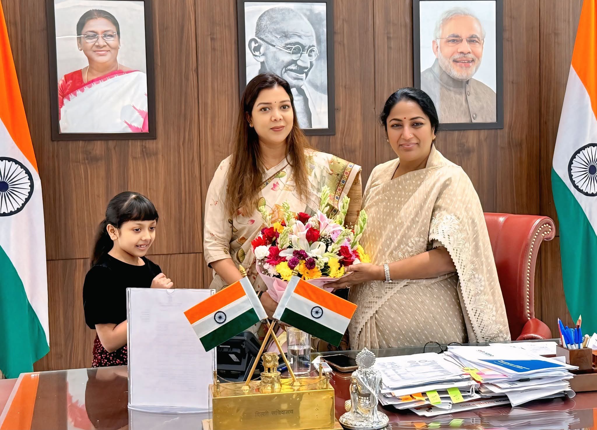 लखनऊ:डॉ. प्रियंका मौर्या ने की दिल्ली की मुख्यमंत्री रेखा गुप्ता से शिष्टाचार भेंट