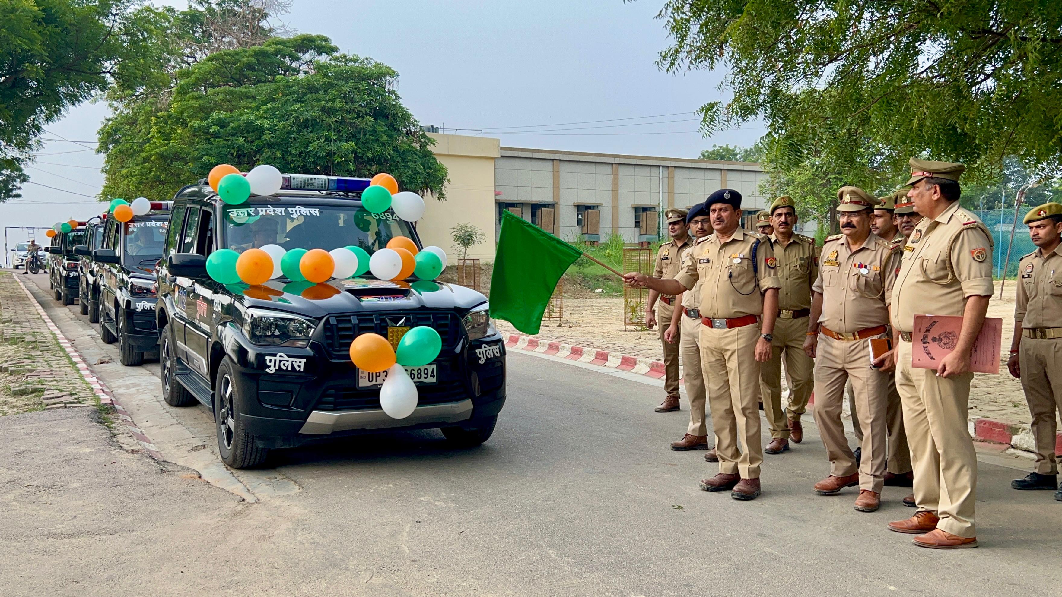 कन्नौज पुलिस को मिले 5 नए पीआरवी वाहन, आपातकालीन सेवा होगी और अधिक सशक्त।
