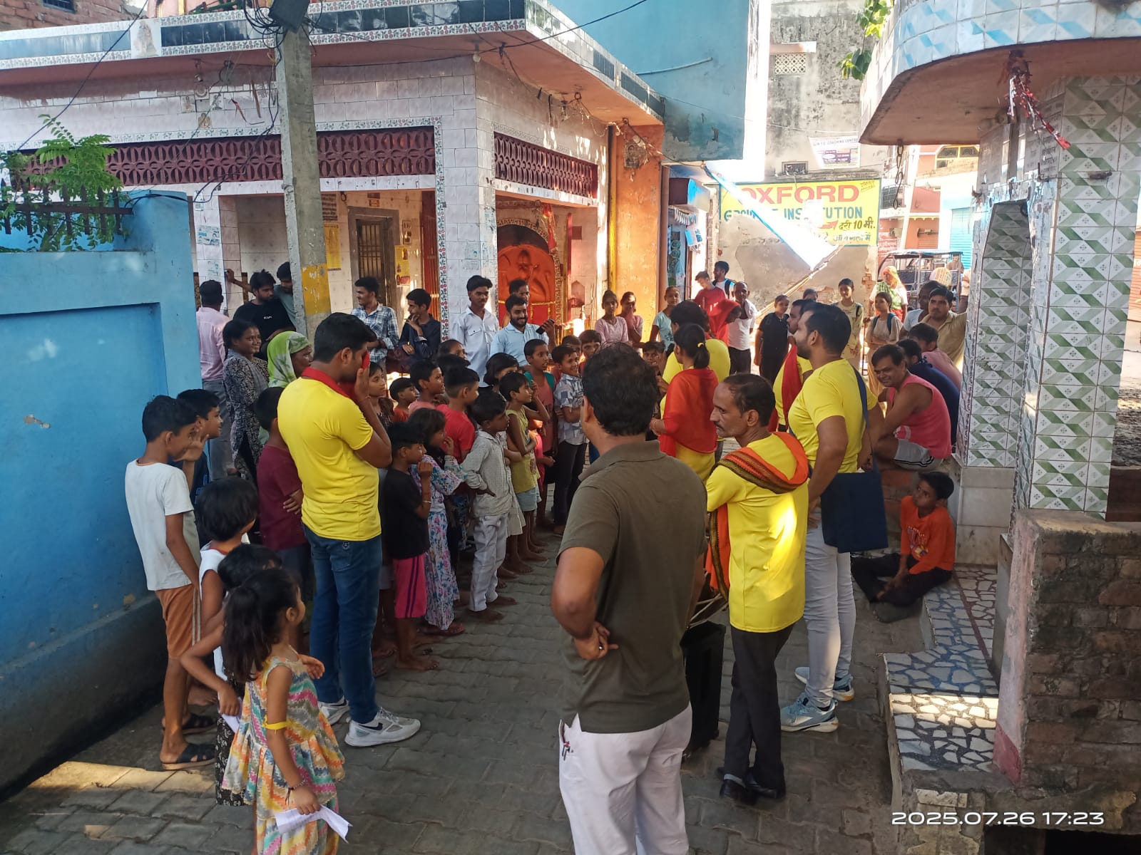 फर्रुखाबाद नगर पालिका द्वारा नुक्कड़ नाटक के माध्यम से पॉलिथीन बहिष्कार पर जागरूकता अभियान।