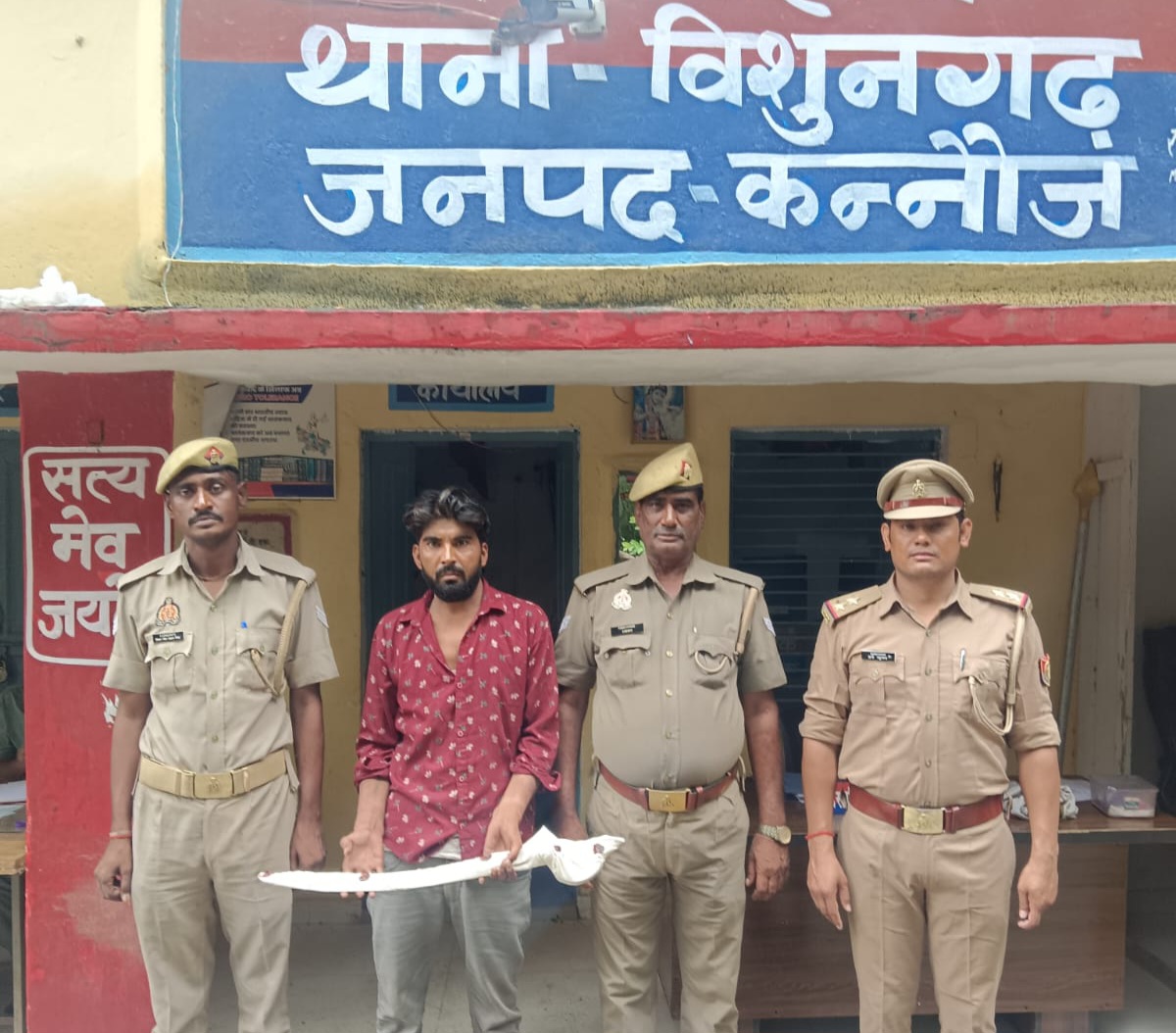 कन्नौज पुलिस की बड़ी कार्रवाई: अवैध तलवार के साथ एक अभियुक्त गिरफ्तार