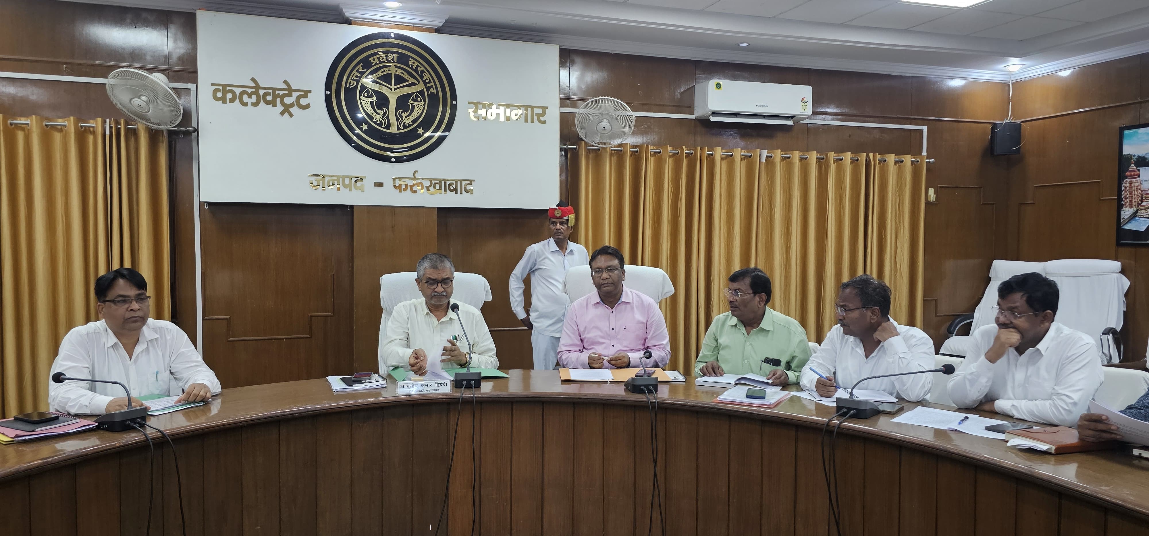 फर्रुखाबाद:जिला आयुष समिति की बैठक सम्पन्न ,जिलाधिकारी ने दिए पब्लिक हेल्थ कैम्प और योग शिविर लगाने के निर्देश