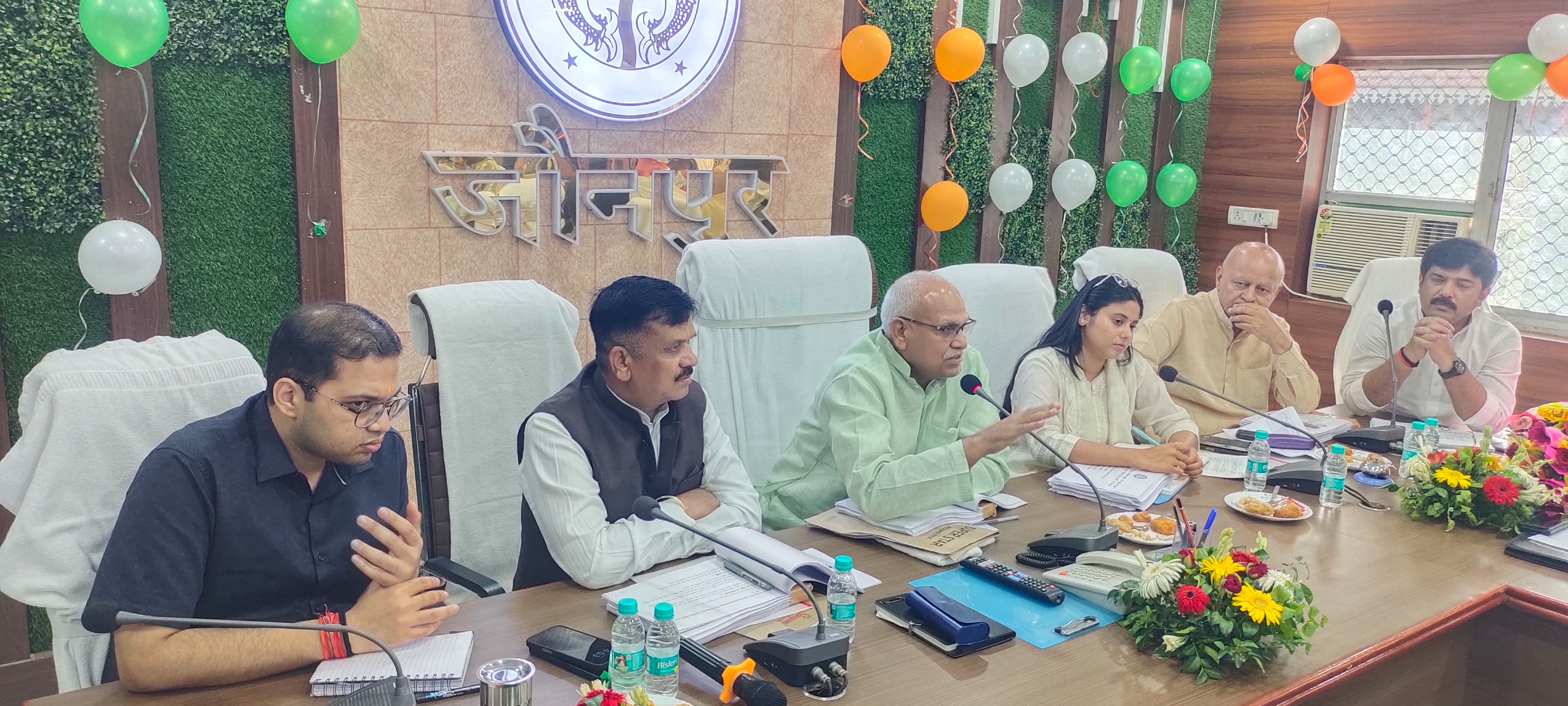 जौनपुर :सांसद सदर बाबू सिंह कुशवाहा  की अध्यक्षता एवं सांसद मछलीशहर प्रिया सरोज सहित अन्य जनप्रतिनिधिगण की उपस्थिति में कलेक्ट्रेट सभागार में जिला विद्युत समिति की बैठक  हुई संपन्न