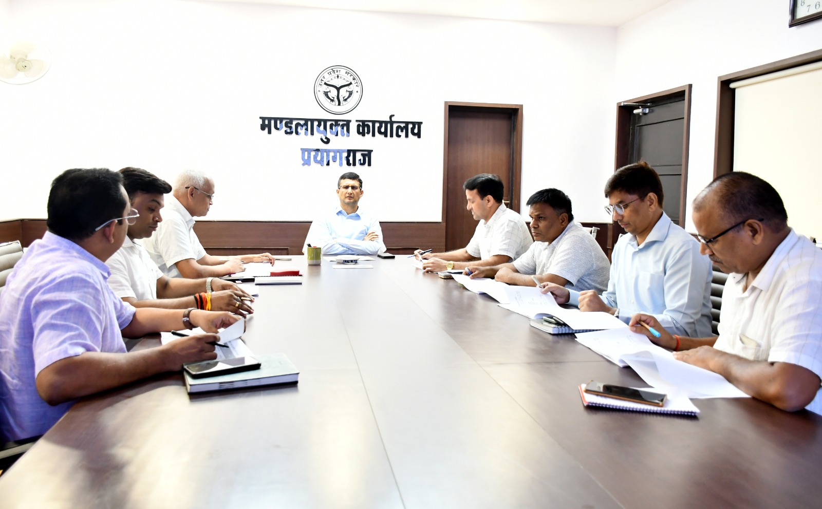 प्रयागराज : मण्डलायुक्त की अध्यक्षता में जिला पंचायत रिसोर्स सेन्टर के मण्डलीय प्रशिक्षण एवं क्रियान्वयन समिति की बैठक सम्पन्न