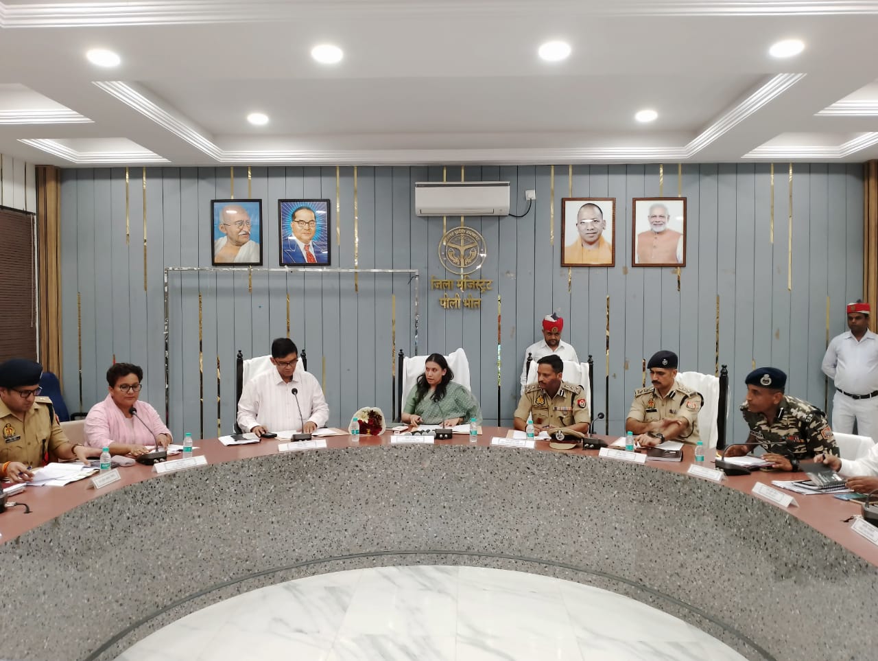पीलीभीत : एक पेड़ मां के नाम अवश्य लगाएं सभी से की अपील।
