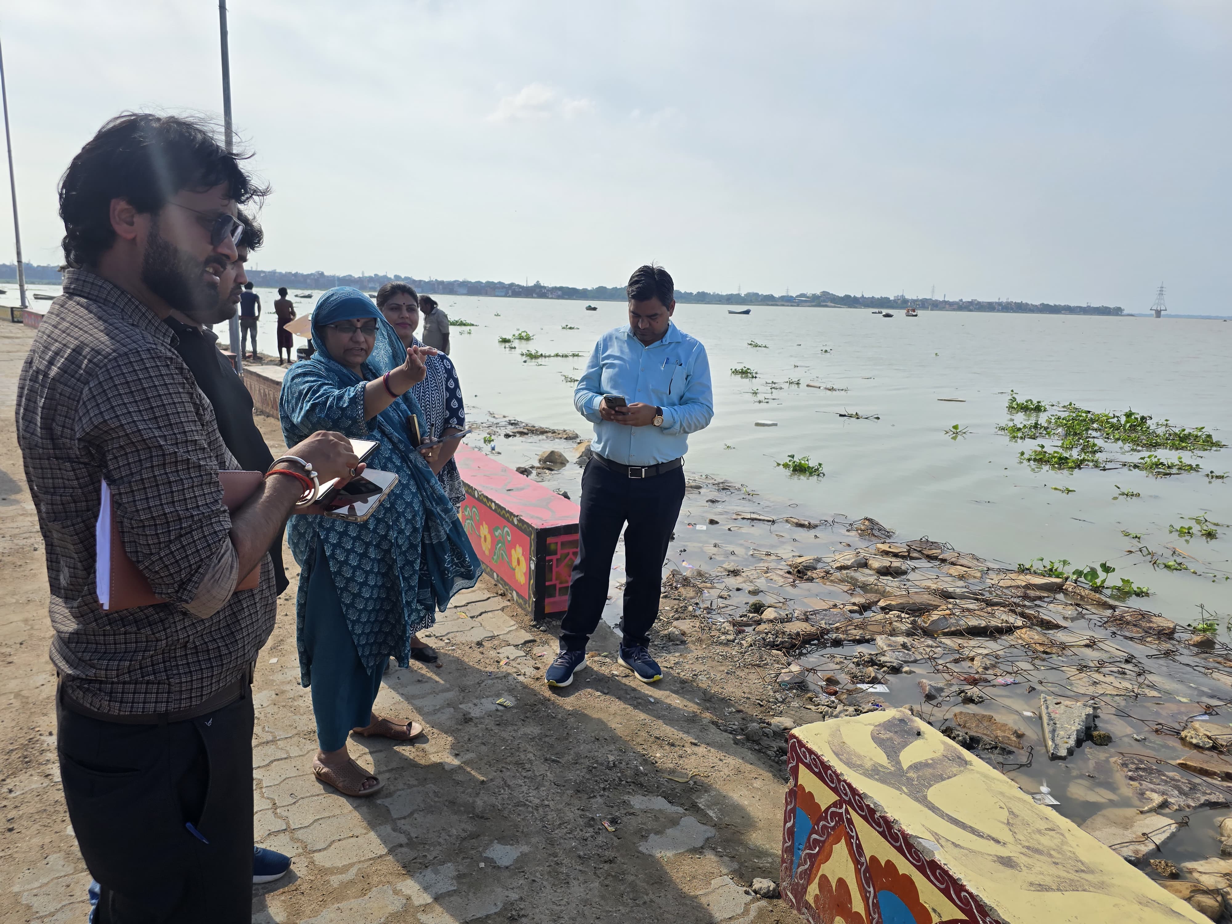 प्रयागराज : जिलाधिकारी (वि/रा) द्वारा सम्भावित बाढ के दृष्टिगत नदीयो के किनारे वाले क्षेत्रो एवं बाढ शरणालयो का निरीक्षण कर आवश्यक निर्देश दिए गए