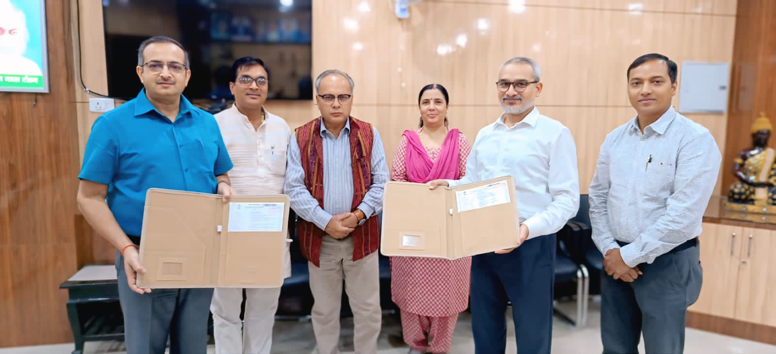 प्रयागराज : डॉ प्रभात चन्द्र मिश्र जनसंपर्क अधिकारी इंटर पास छात्रों को कौशल विकास के क्षेत्र में पारंगत करेगा मुविवि- प्रोफेसर सत्यकाम