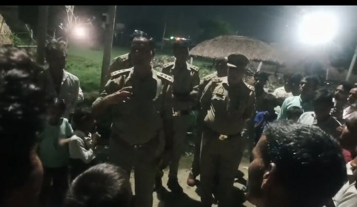 पीलीभीत:ड्रोन को लेकर पुलिस ने ग्रामीणों को किया जागरूक