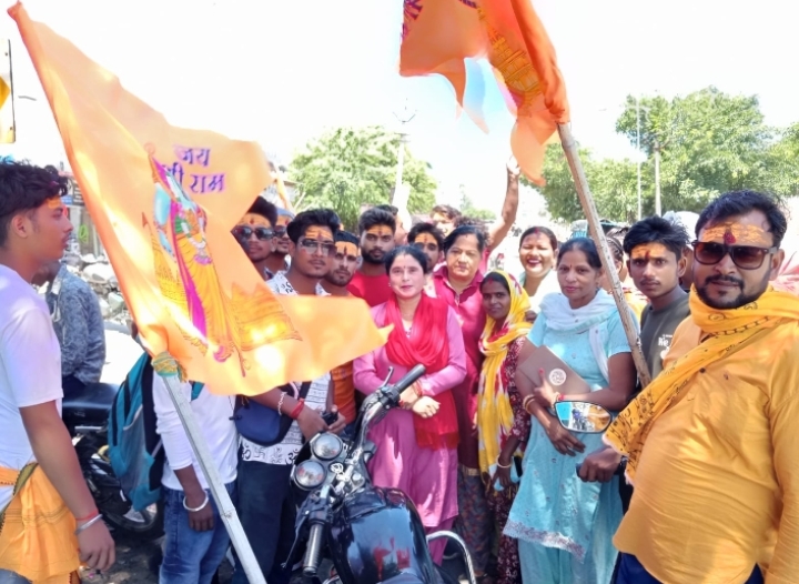 पीलीभीत: कस्बा बिलसंडा से भाजपा कार्यकर्ताओं की उपस्थिति में श्रृद्धालुओं का जत्था कछला गंगा घाट के लिए रवाना।