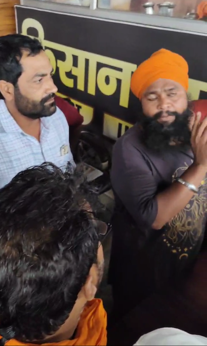 लखीमपुर खीरी : हरिद्वार से 20 किमीo पहले किसान ढाबा का संचालक निकला नावेद, उत्तराखंड धामी सरकार तत्काल इस विषय को संज्ञान में लेकर करे कड़ी कार्रवाई