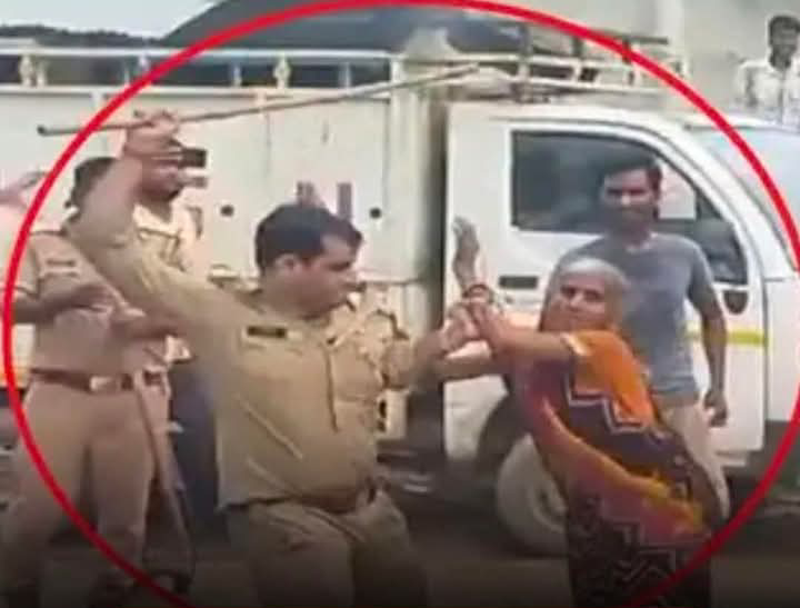 लखीमपुर खीरी : कांग्रेस जिलाध्यक्ष प्रहलाद पटेल ने की खाद्य वितरण में उद्दंड सिपाही की बर्खास्तगी की मांग