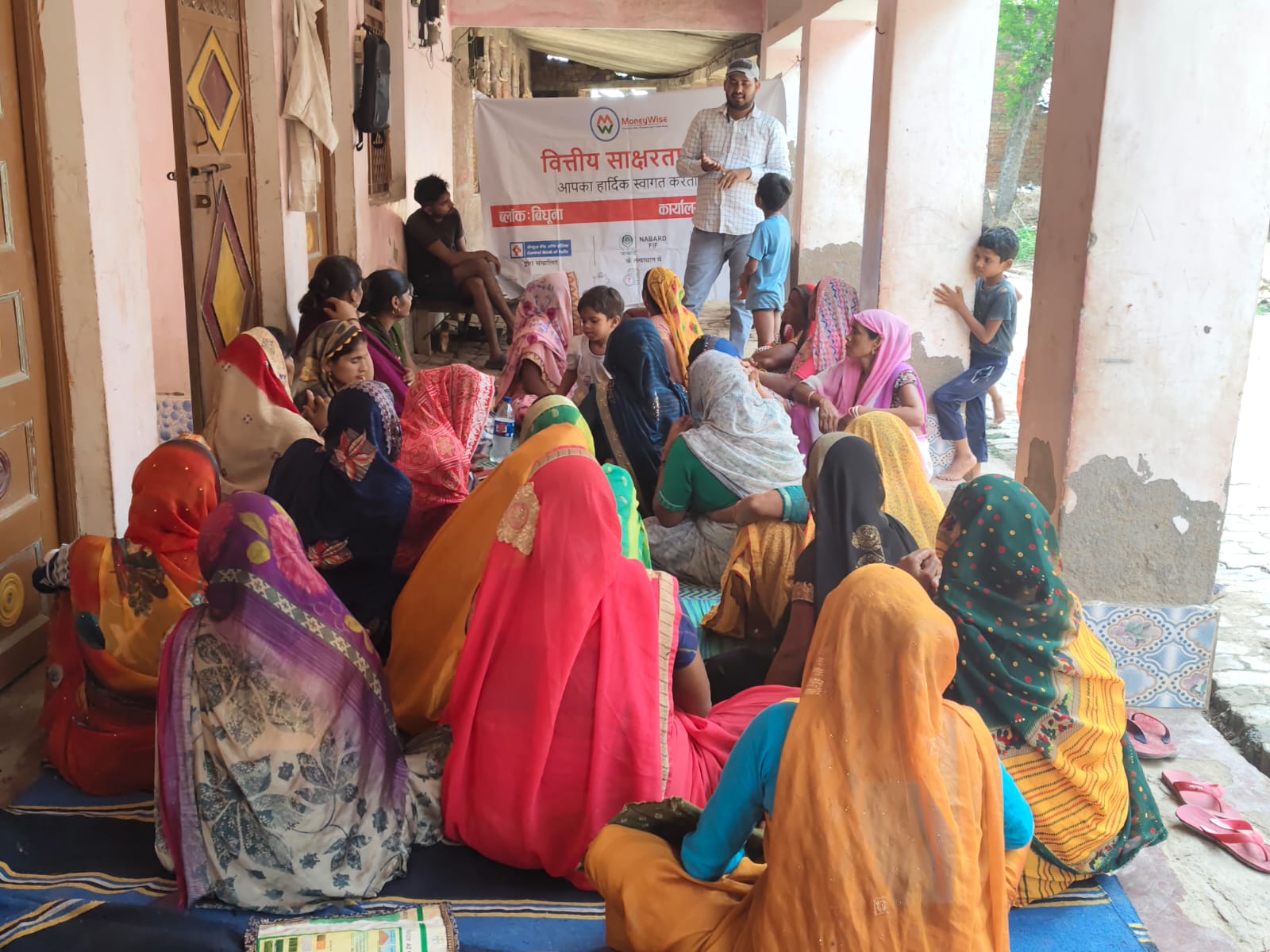 औरैया:ग्राम पंचायत पूर्वा लक्षीराम ब्लॉक बिधूना औरैया मैं प्रधानमंत्री सुकन्या समृद्धि योजना की जानकारी दी गई