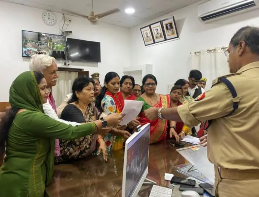 फर्रुखाबाद: सांसद डिंपल यादव पर टिपण्णी से बिफरी सपा महिला सभा, मौलाना रशीदी को गिरफ्तार करने की मांग