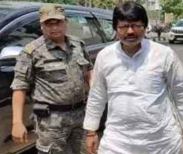 झारखंड के पूर्व मंत्री योगेंद्र साव के खिलाफ मनी लॉन्ड्रिंग मामले में ईडी की छापेमारी ?