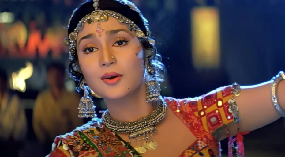 कहां गायब हैं ‘परदेसी जाना नहीं’ वाली हीरोइन? बॉलीवुड की इस दिग्गज एक्ट्रेस की हैं बेटी, आज ऐसी जी रहीं जिंदगी ?