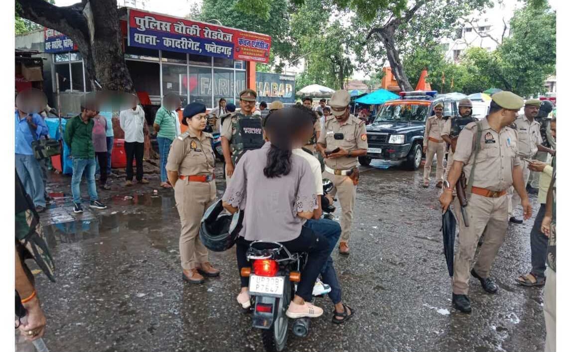 फर्रुखाबाद:त्योहारों के मद्देनज़र जनपद पुलिस की सघन चेकिंग अभियान, संदिग्ध वाहन व व्यक्तियों की गहन जांच