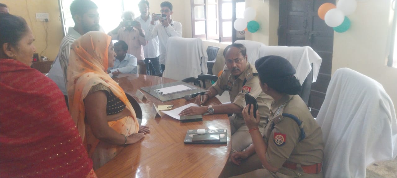 फर्रुखाबाद:तहसील दिवस पर अपर पुलिस अधीक्षक व सीओ सिटी ने की जनसुनवाई, अधिकारियों को दिए त्वरित निस्तारण के निर्देश