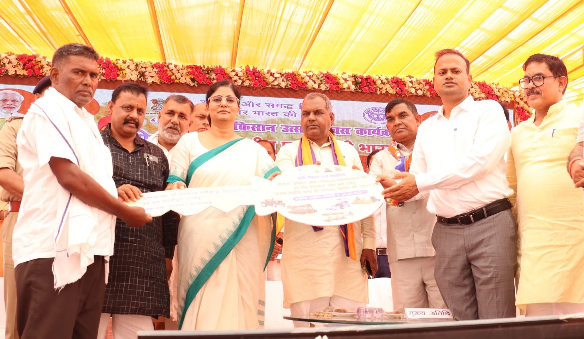 आजमगढ़:प्रधानमंत्री किसान सम्मान निधि की 20वीं किस्त का हुआ सजीव प्रसारण, केंद्रीय मंत्री अनुप्रिया पटेल की मौजूदगी में कार्यक्रम संपन्न।